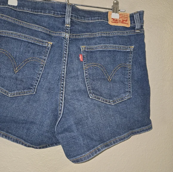 Levis Classic Jean Shorts Size 32 - Picture 10 of 16